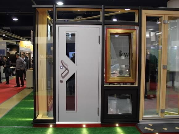 Входные деревянные двери